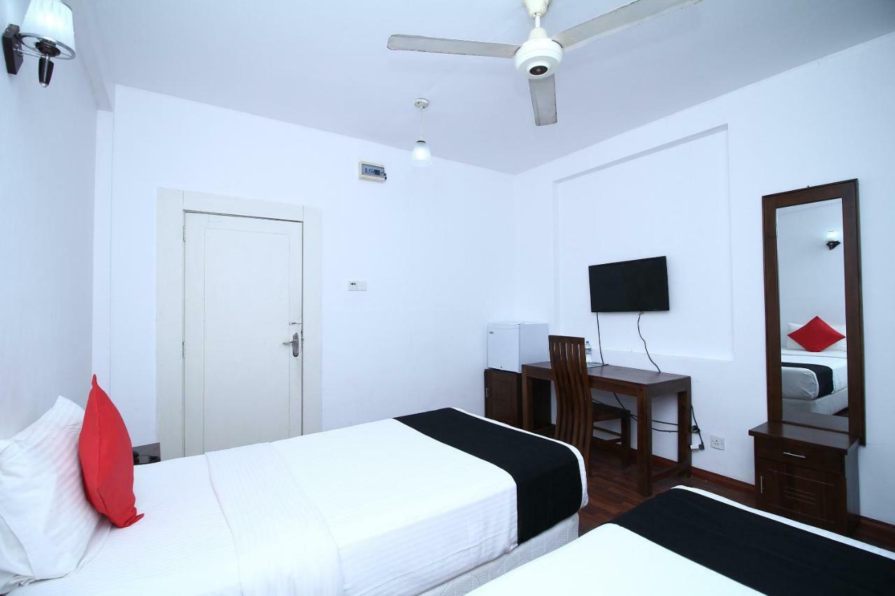 Royal Castle Hotel Negombo Exterior foto